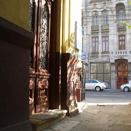 Kretan Hostel Bucarest Extérieur photo