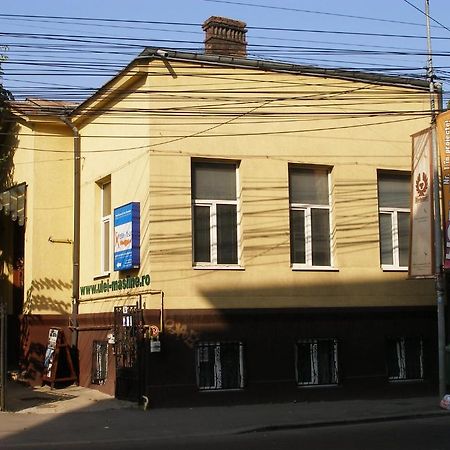 Kretan Hostel Bucarest Extérieur photo