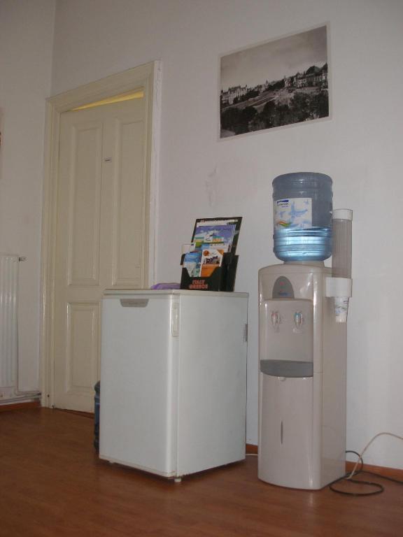 Kretan Hostel Bucarest Extérieur photo