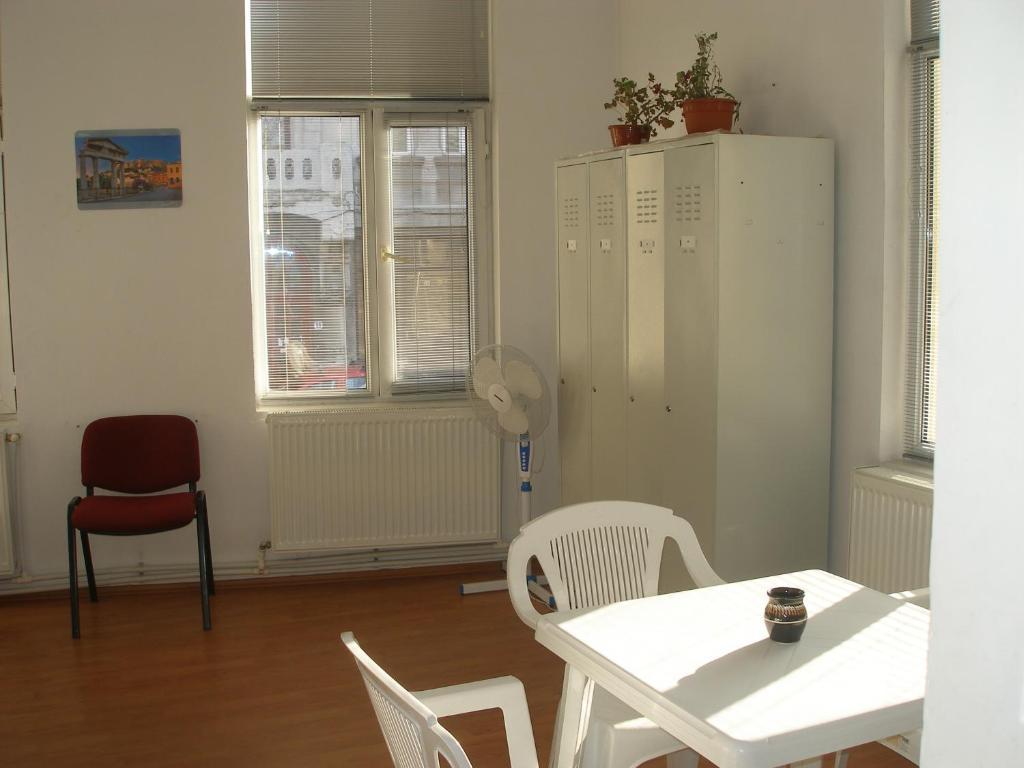 Kretan Hostel Bucarest Chambre photo