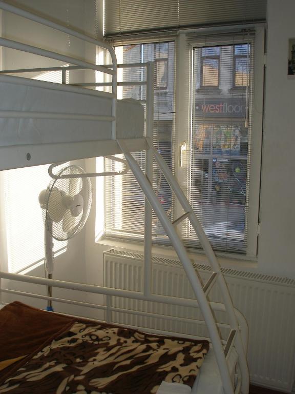 Kretan Hostel Bucarest Extérieur photo