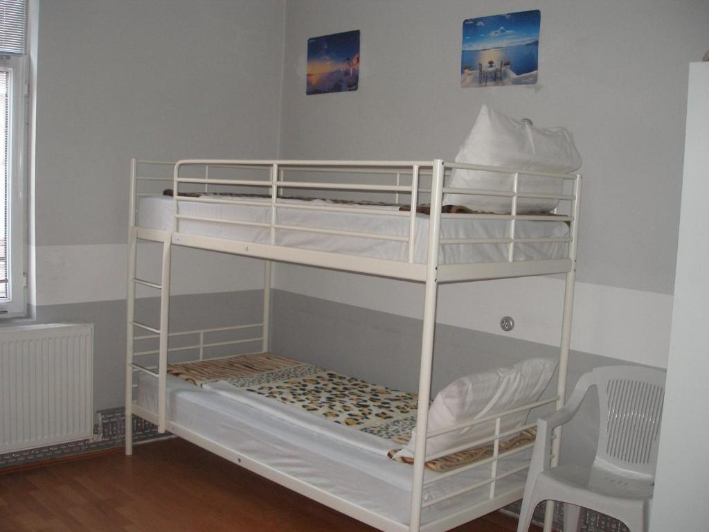 Kretan Hostel Bucarest Extérieur photo