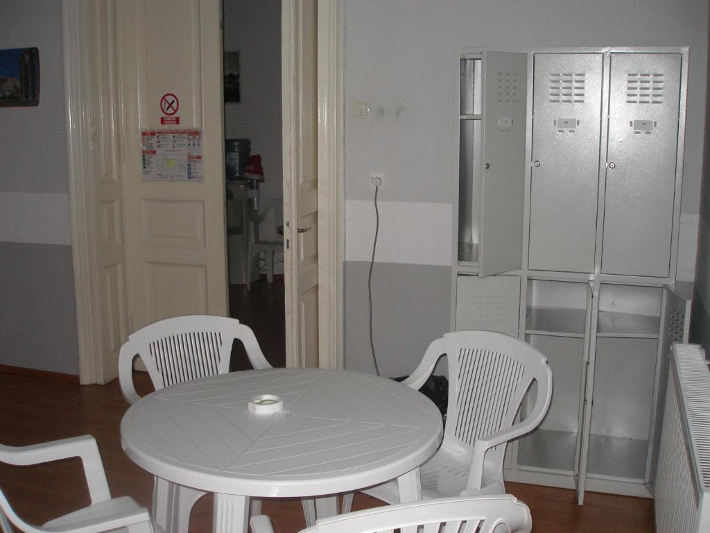 Kretan Hostel Bucarest Extérieur photo