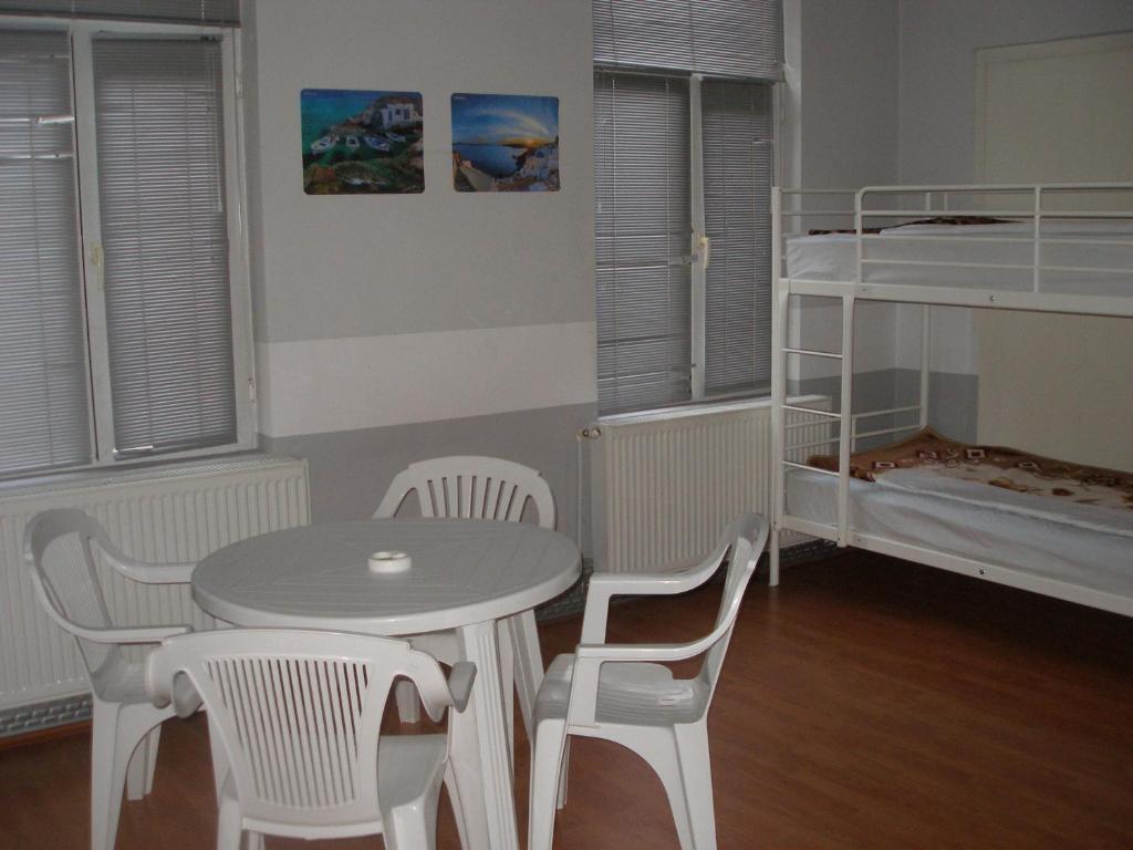Kretan Hostel Bucarest Chambre photo